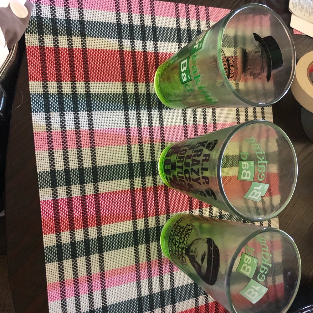 🎉TODAY ONLY🎉3  breaking bad glasses used by cast - Picture 2 of 2